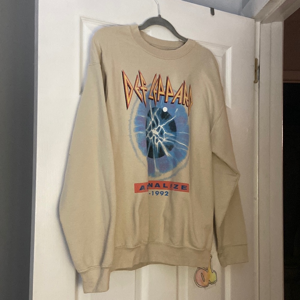 Def Leppard beige sweater